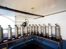 dive deck tank station