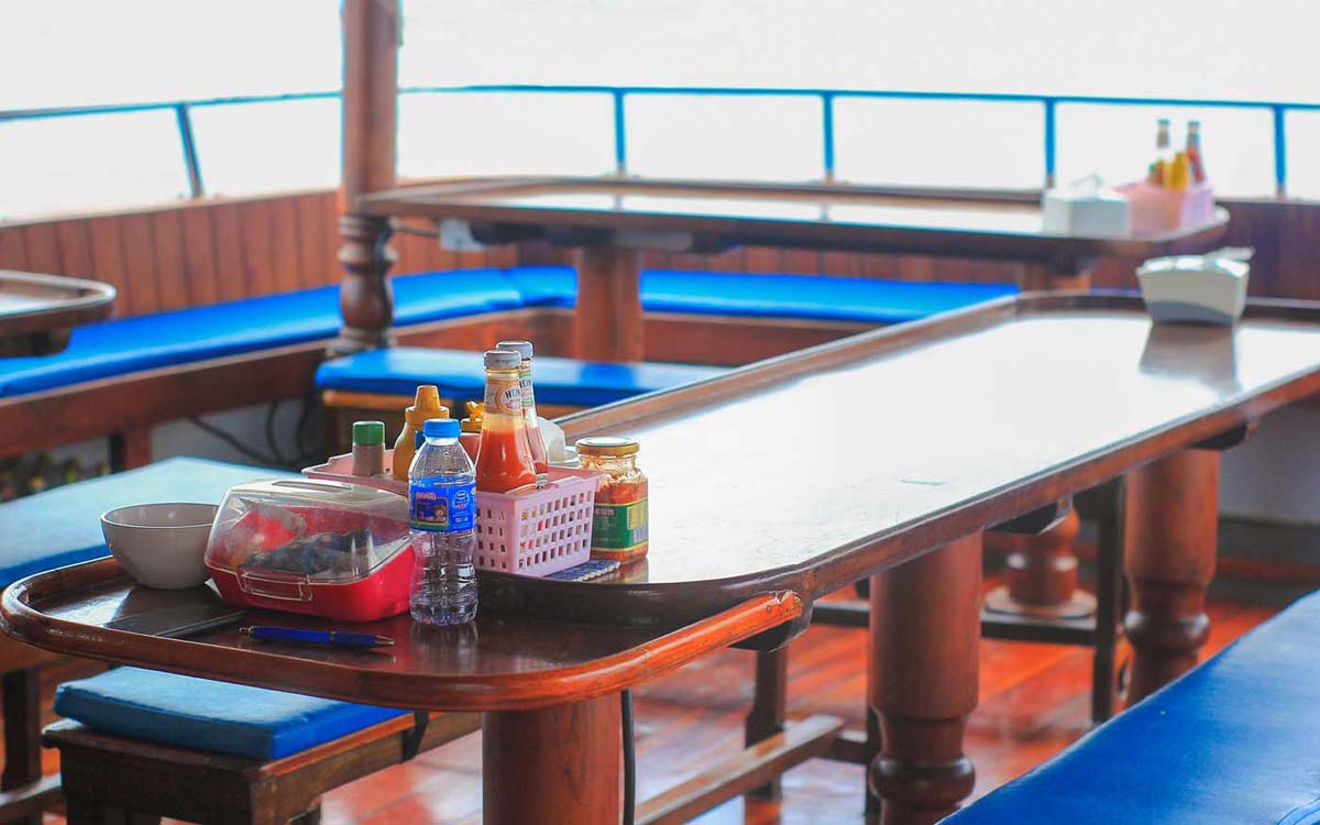 Queen - Island 8 Boat trips Liveaboard Similan Diving Manta